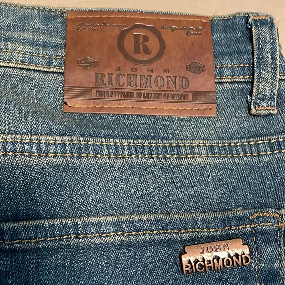 JOHN RICHMOND SLIM STRAIGHT DENIM labeled size 36x31 (waist measurement is 16”) - Picture 8 of 12
